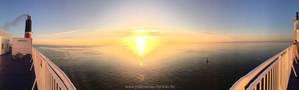 Sonnenaufgang über der Ostsee vor Rostock