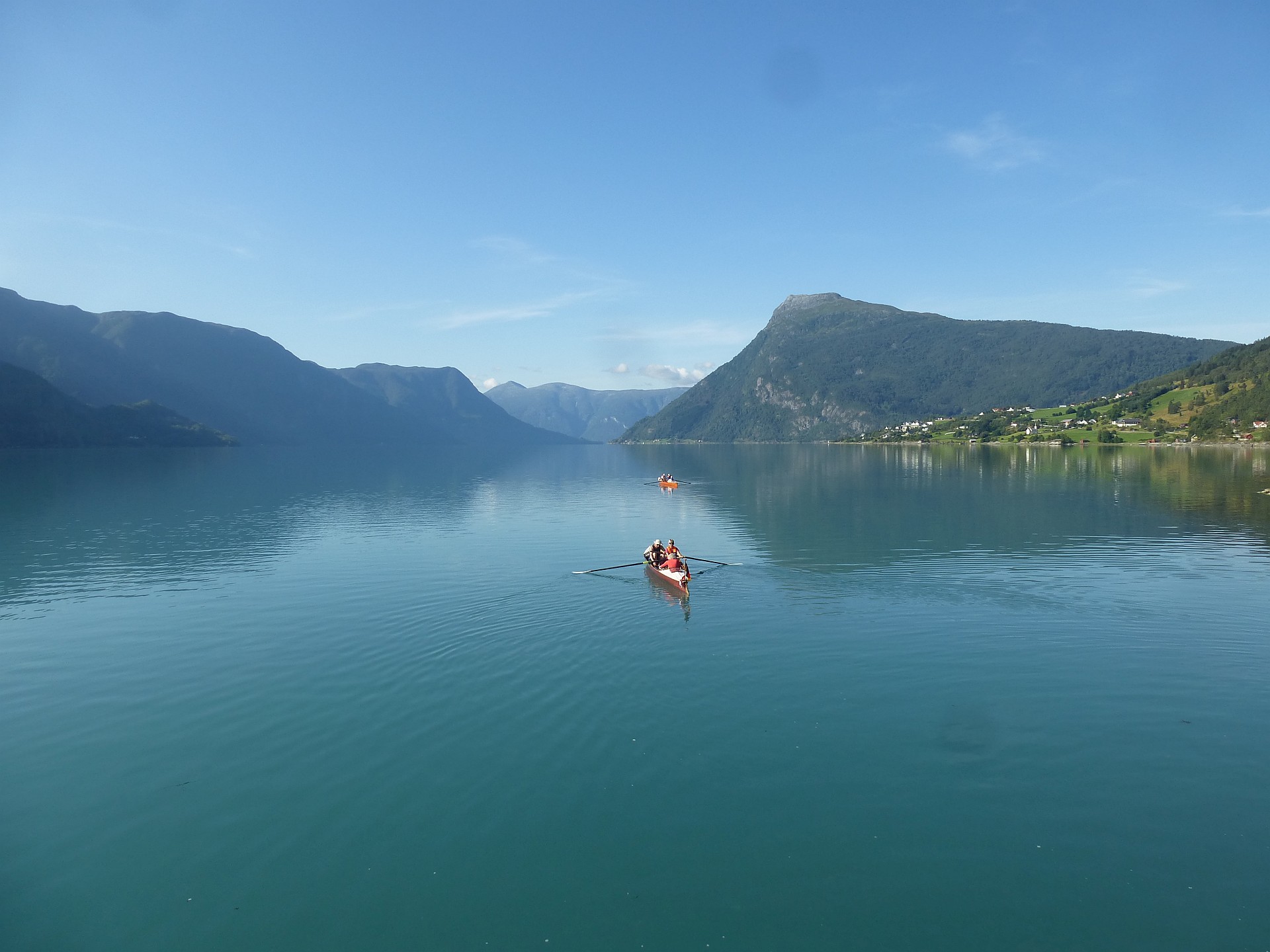 Ruderboot auf einem Fjord